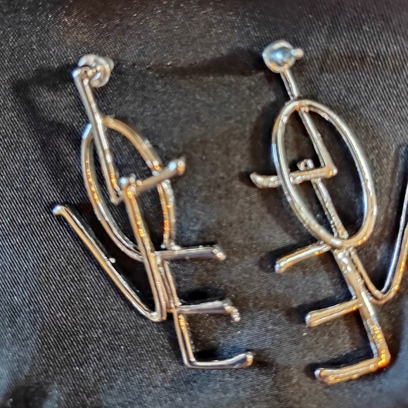 Woman's earrings.  "LOVE" 925 Sterling, 50mm lengt - Picture 4 of 4